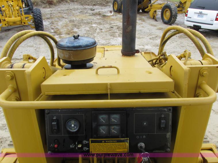 image for item I8834 1994 Caterpillar 939 track loader