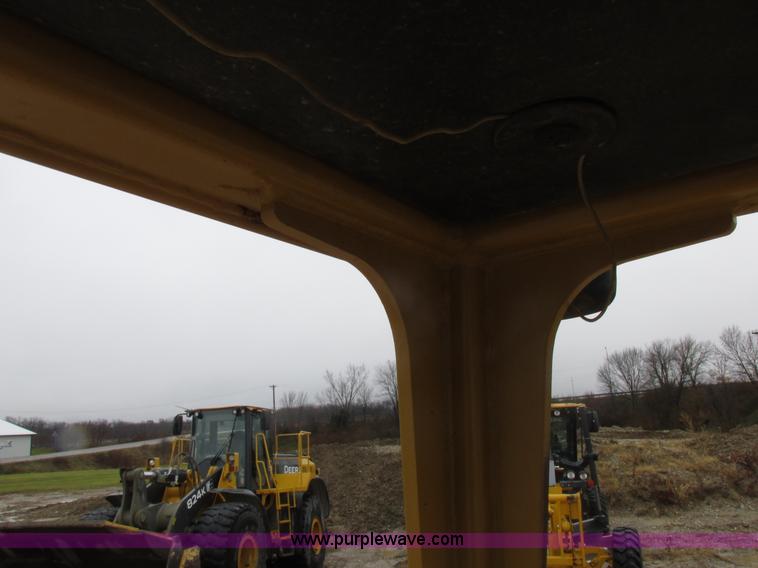 image for item I8834 1994 Caterpillar 939 track loader