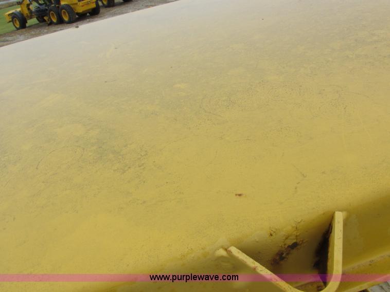 image for item I8834 1994 Caterpillar 939 track loader