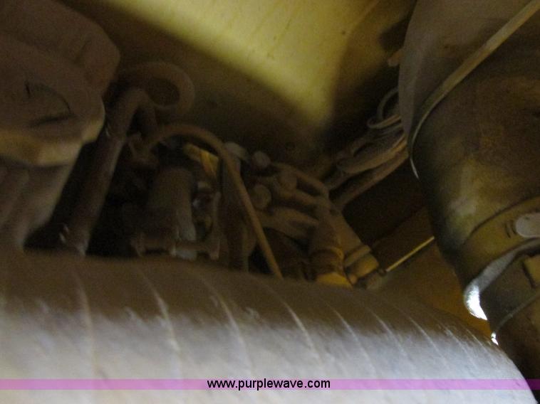 image for item I8834 1994 Caterpillar 939 track loader