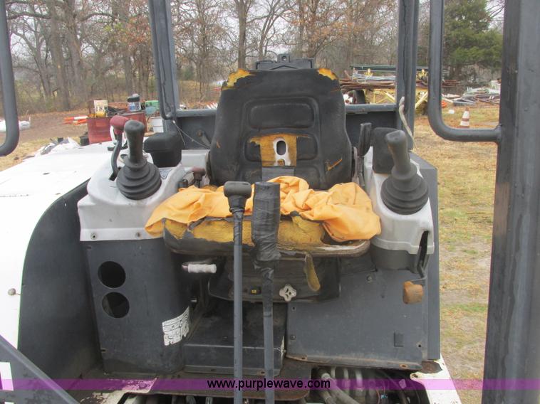 image for item J2345 1999 Bobcat 334 compact excavator