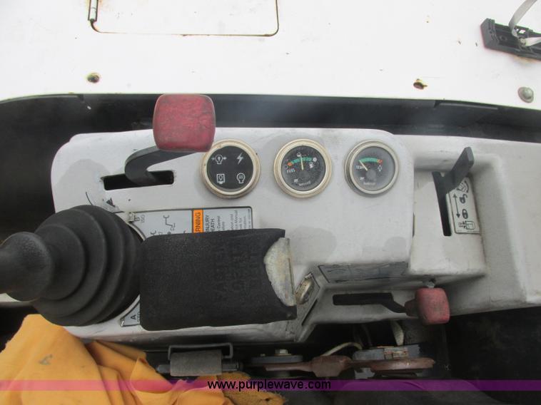 image for item J2345 1999 Bobcat 334 compact excavator