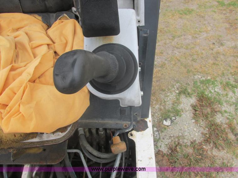 image for item J2345 1999 Bobcat 334 compact excavator