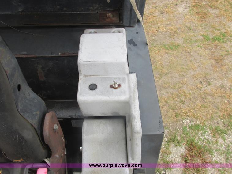 image for item J2345 1999 Bobcat 334 compact excavator