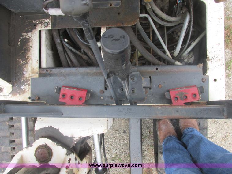 image for item J2345 1999 Bobcat 334 compact excavator