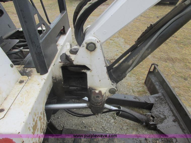 image for item J2345 1999 Bobcat 334 compact excavator