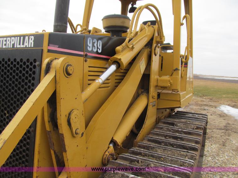 image for item J3341 1997 Caterpillar 939 track loader