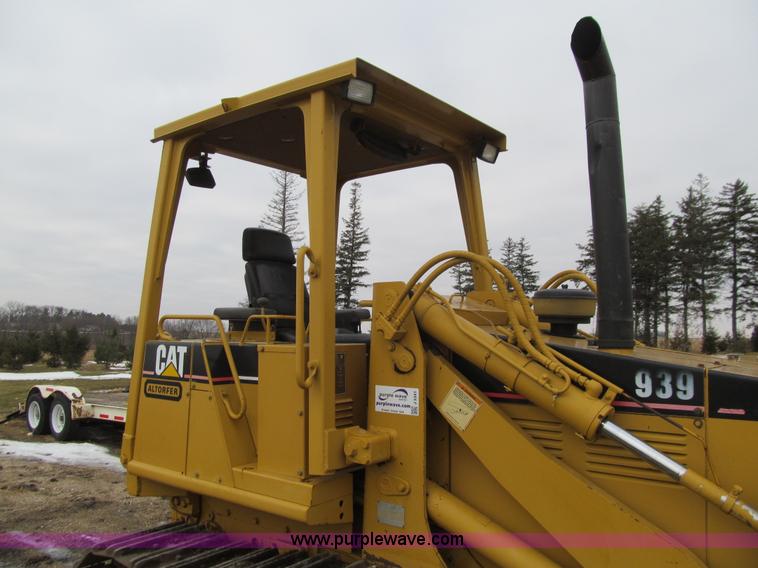 image for item J3341 1997 Caterpillar 939 track loader