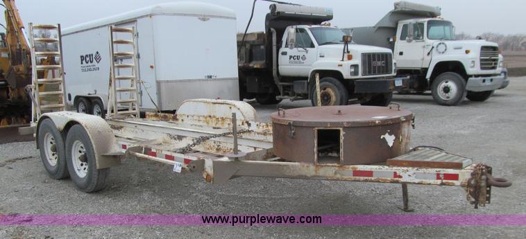 image for item J3342 2001 D&K equipment trailer