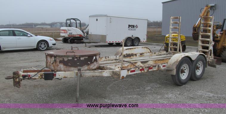 image for item J3342 2001 D&K equipment trailer