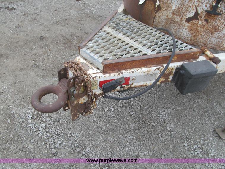 image for item J3342 2001 D&K equipment trailer