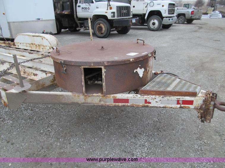 image for item J3342 2001 D&K equipment trailer