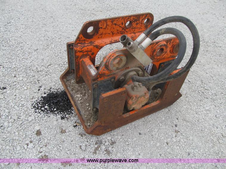 image for item J3344 Stanley HS-3000 hydraulic plate compactor