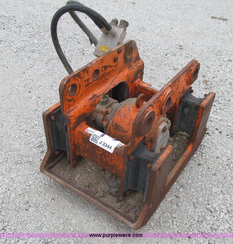 image for item J3344 Stanley HS-3000 hydraulic plate compactor