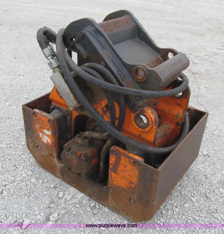 image for item J3345 Stanley HS-3004 hydraulic plate compactor