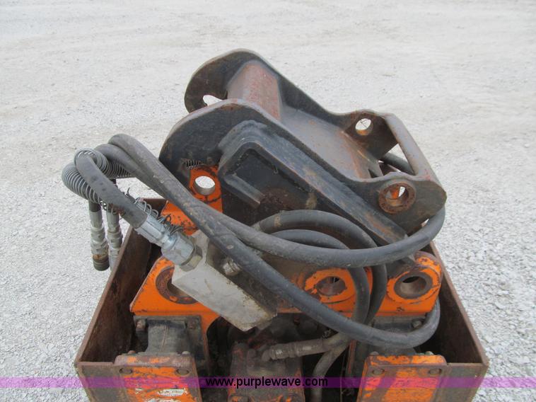 image for item J3345 Stanley HS-3004 hydraulic plate compactor