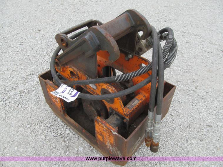 image for item J3345 Stanley HS-3004 hydraulic plate compactor