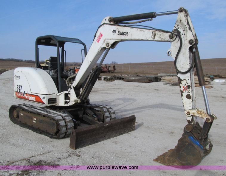 image for item J3349 2003 Bobcat 337D compact excavator