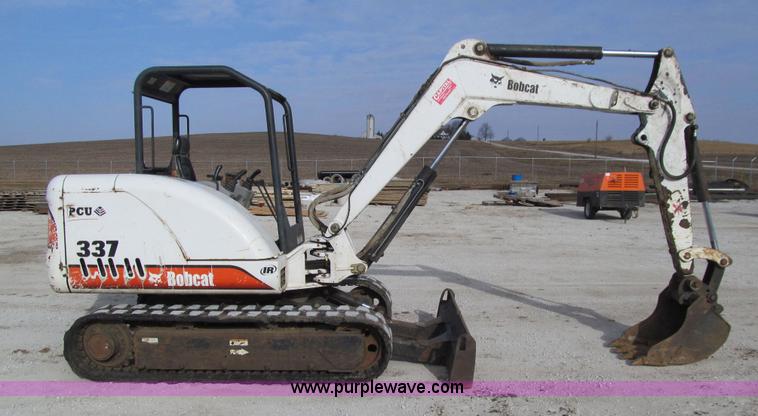 image for item J3349 2003 Bobcat 337D compact excavator