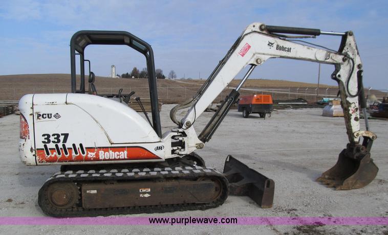 image for item J3349 2003 Bobcat 337D compact excavator