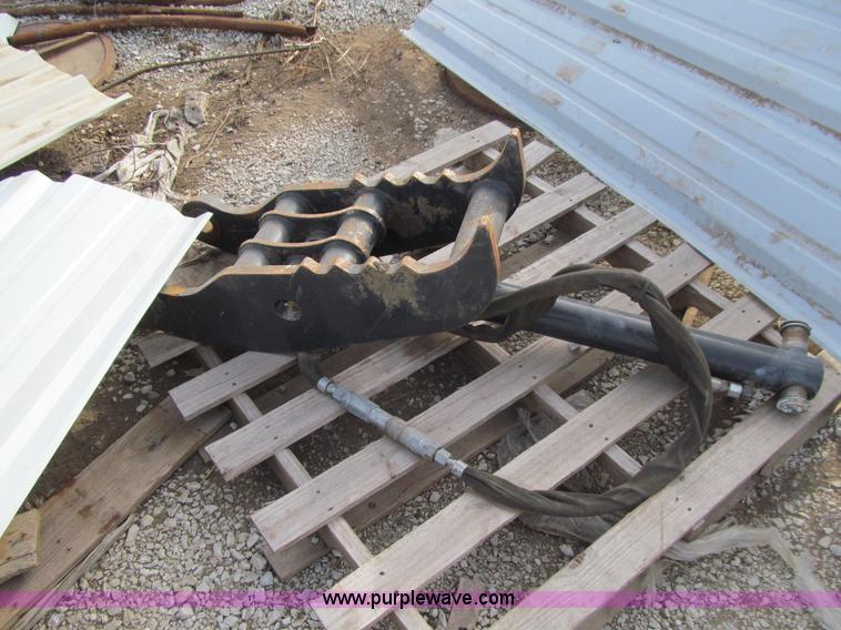 image for item J3349 2003 Bobcat 337D compact excavator