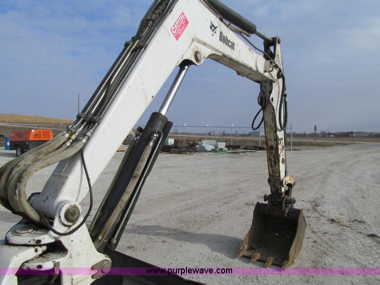 image for item J3349 2003 Bobcat 337D compact excavator