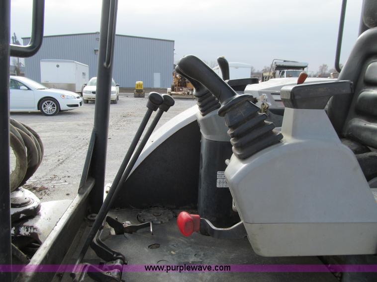 image for item J3349 2003 Bobcat 337D compact excavator