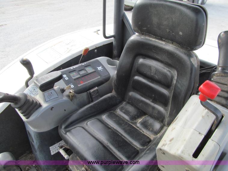 image for item J3349 2003 Bobcat 337D compact excavator