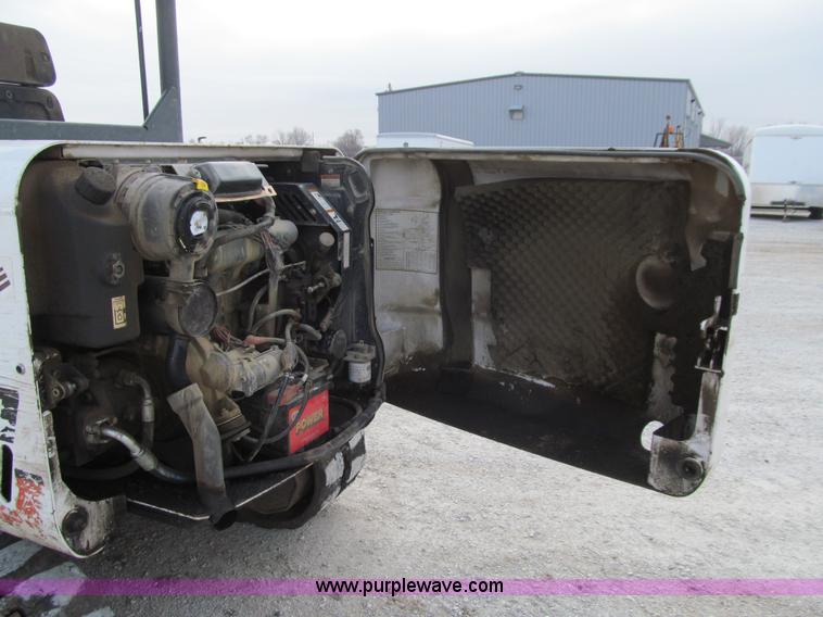 image for item J3349 2003 Bobcat 337D compact excavator