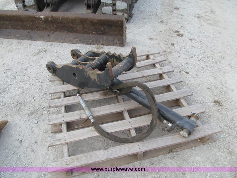 image for item J3349 2003 Bobcat 337D compact excavator