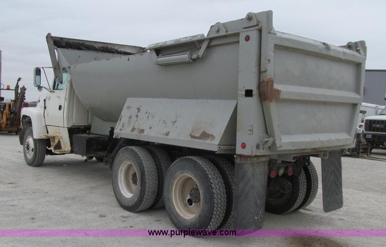image for item J3350 1991 Ford LT8000 dump truck