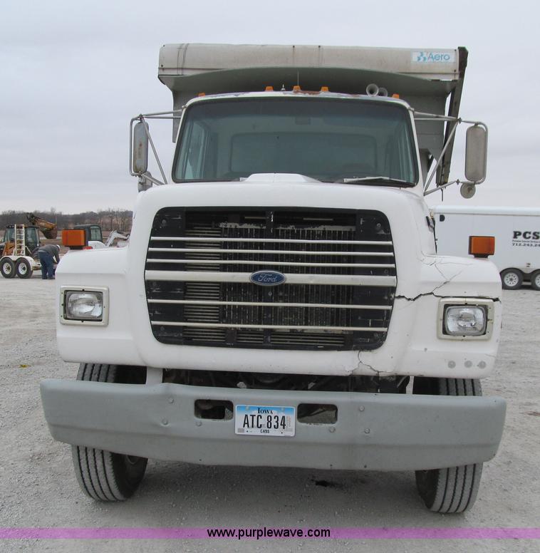 image for item J3350 1991 Ford LT8000 dump truck