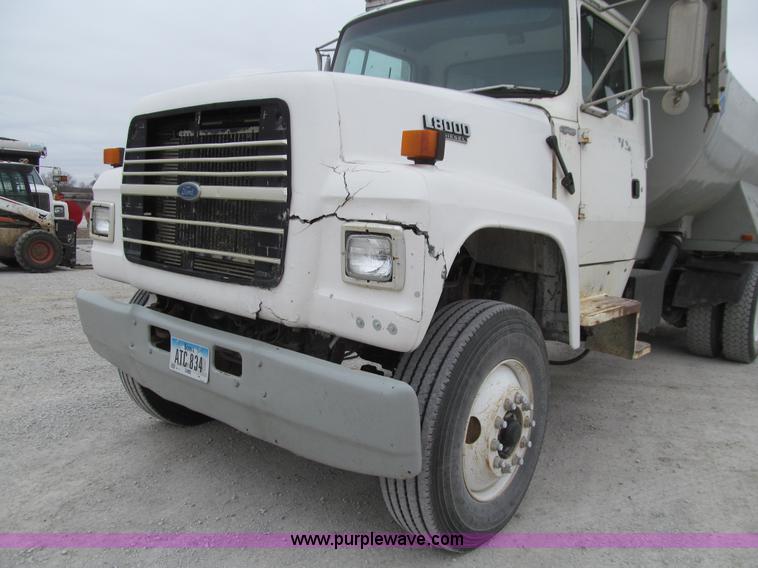 image for item J3350 1991 Ford LT8000 dump truck