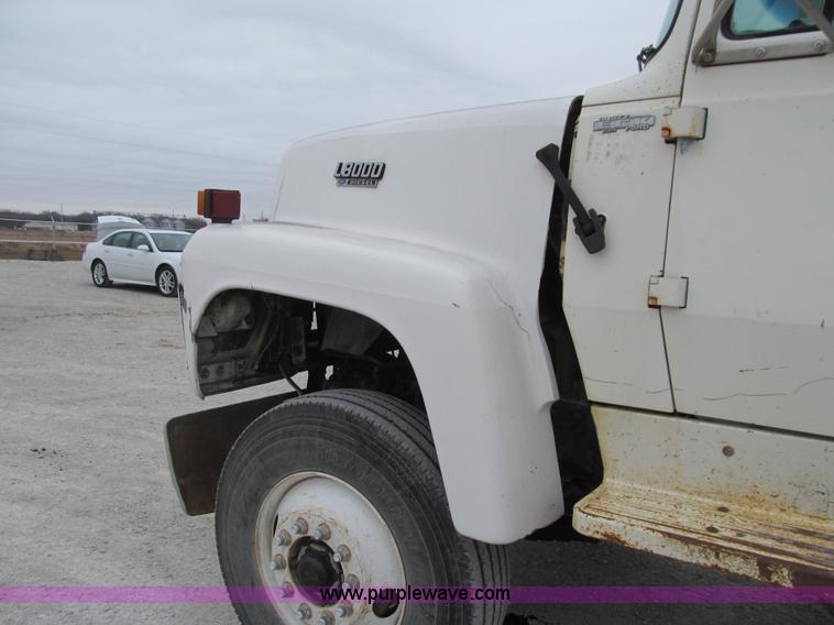 image for item J3350 1991 Ford LT8000 dump truck