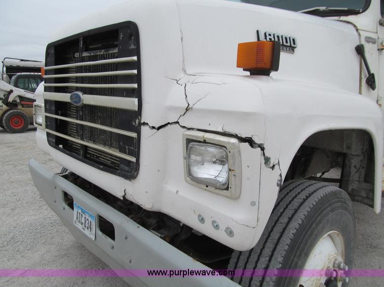 image for item J3350 1991 Ford LT8000 dump truck