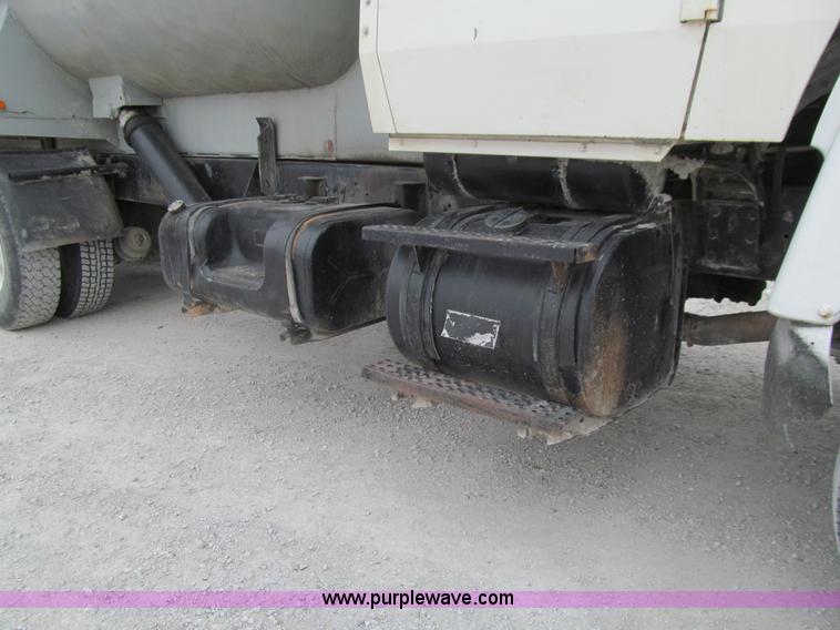 image for item J3350 1991 Ford LT8000 dump truck