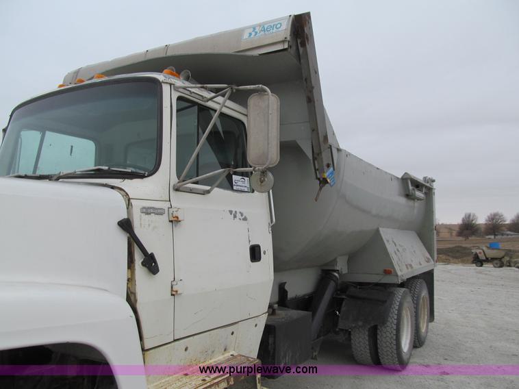 image for item J3350 1991 Ford LT8000 dump truck