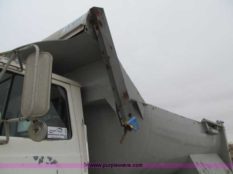 image for item J3350 1991 Ford LT8000 dump truck