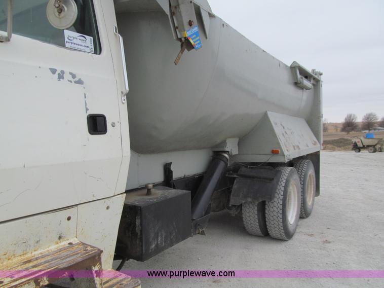 image for item J3350 1991 Ford LT8000 dump truck