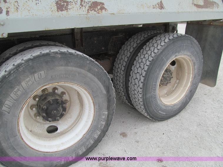 image for item J3350 1991 Ford LT8000 dump truck