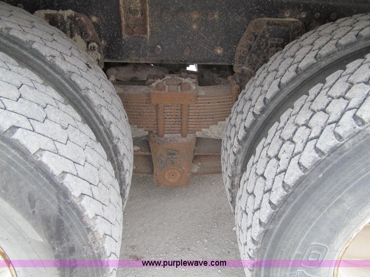 image for item J3350 1991 Ford LT8000 dump truck