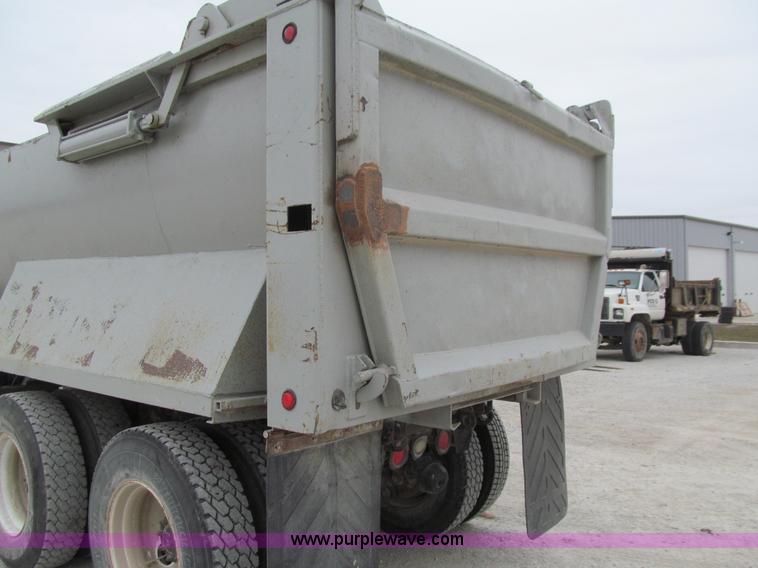 image for item J3350 1991 Ford LT8000 dump truck