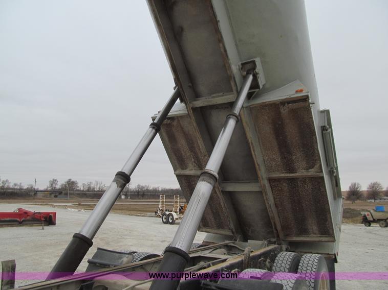 image for item J3350 1991 Ford LT8000 dump truck