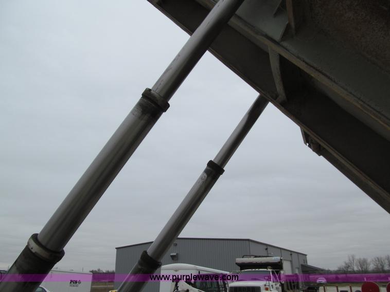 image for item J3350 1991 Ford LT8000 dump truck