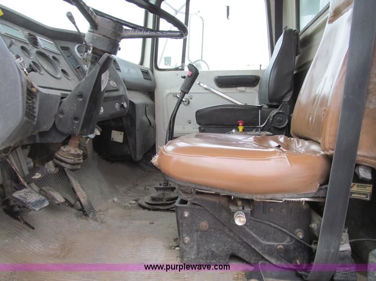 image for item J3350 1991 Ford LT8000 dump truck