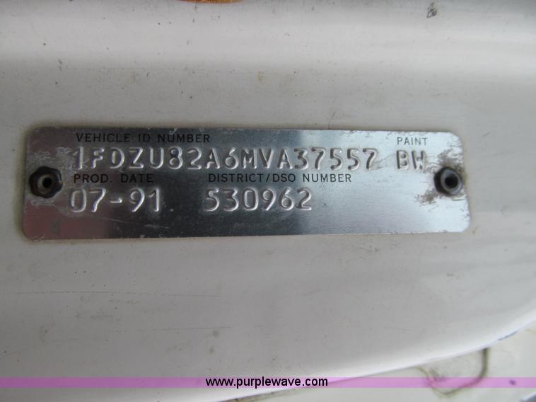 image for item J3350 1991 Ford LT8000 dump truck