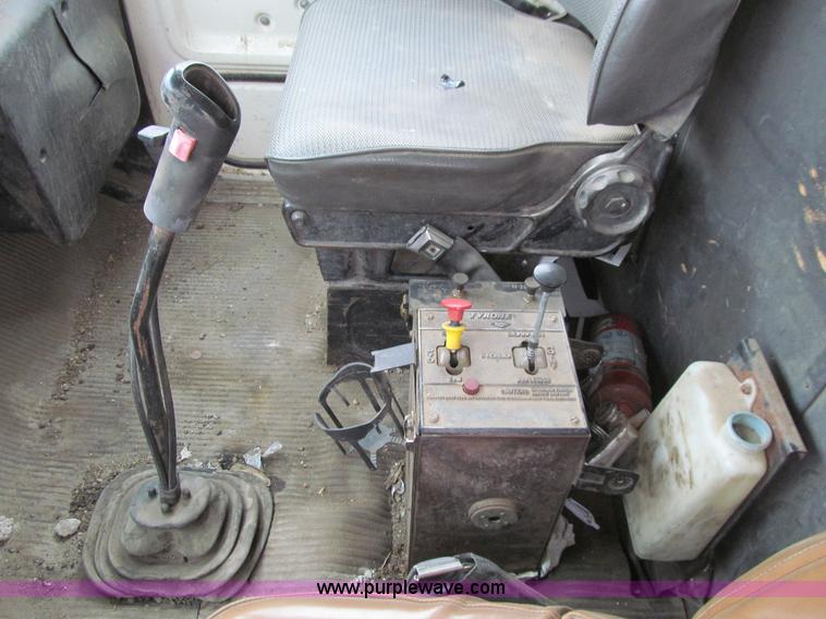 image for item J3350 1991 Ford LT8000 dump truck