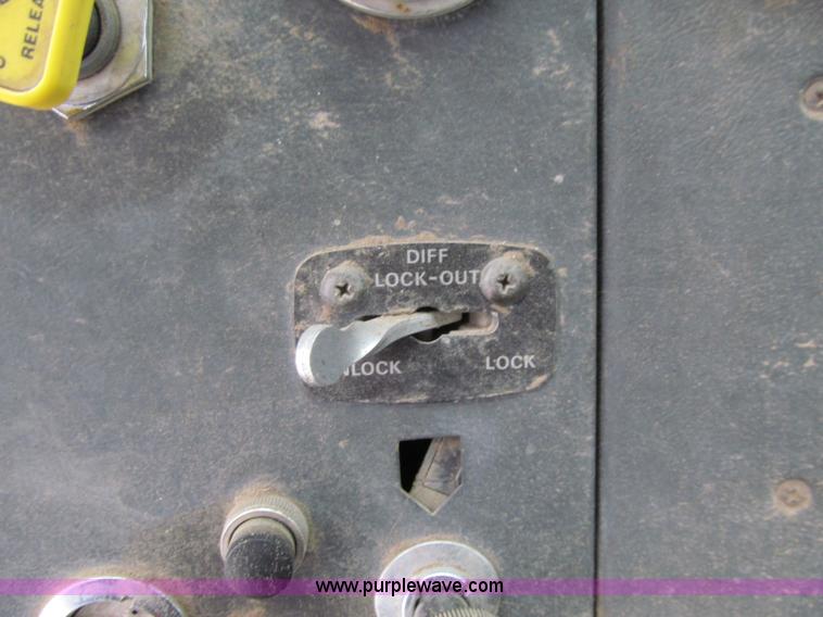 image for item J3350 1991 Ford LT8000 dump truck