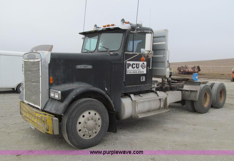 image for item J3351 1986 Freightliner FLC-64T semi truck