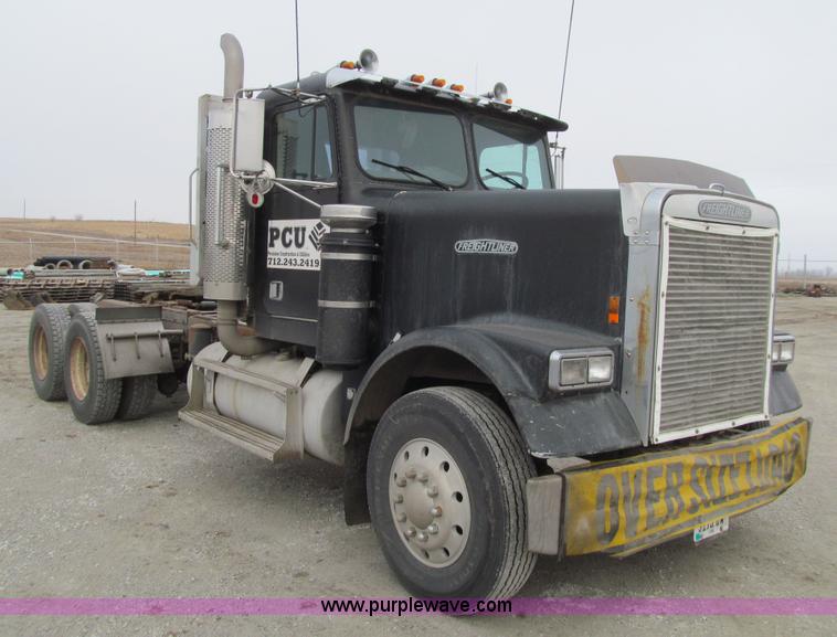 image for item J3351 1986 Freightliner FLC-64T semi truck